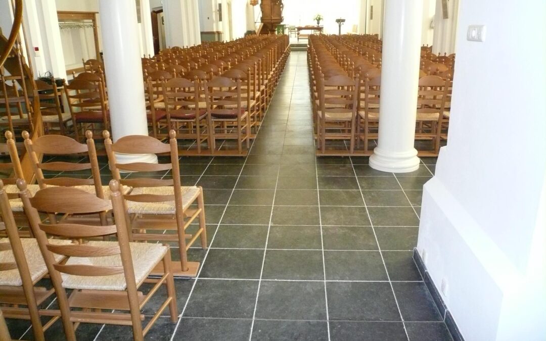natuurstenen vloer Kerk Beekbergen