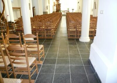 natuurstenen vloer Kerk Beekbergen